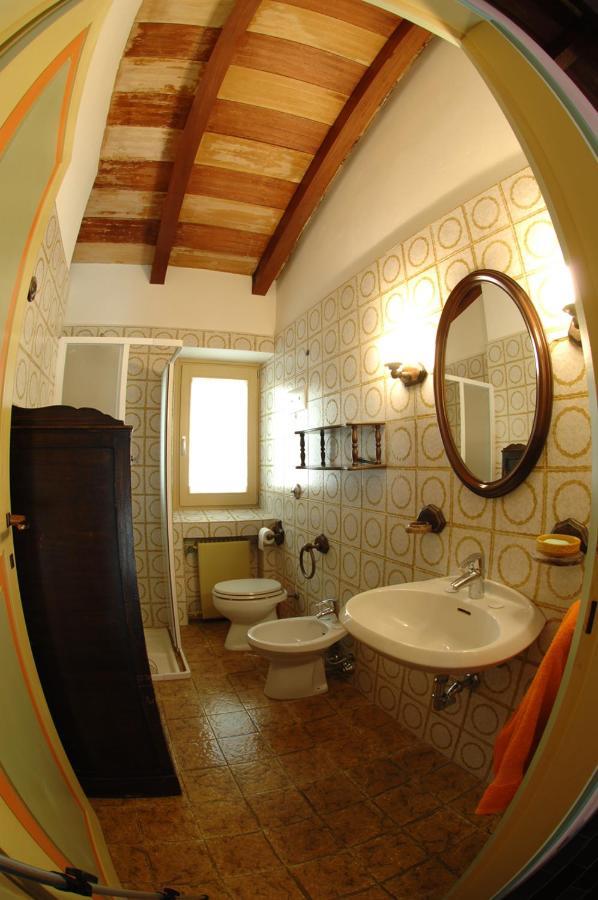 לינה וארוחת בוקר Adrara San Rocco Mirabilia מראה חיצוני תמונה